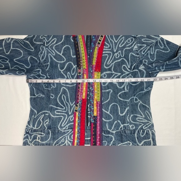 Chico’s Denim Embroidered Swirl Print Jean Jacket Size 2 (Large) - Picture 8 of 9
